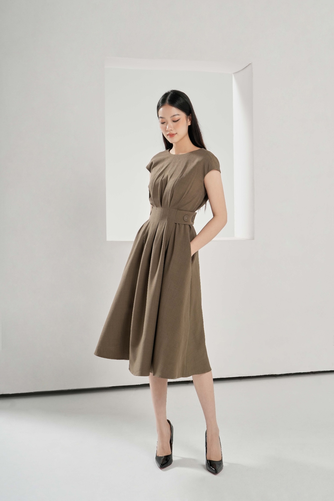 Chân váy xếp ly dáng xòe màu nâu CV06-34 | Thời trang công sở K&K Fashion