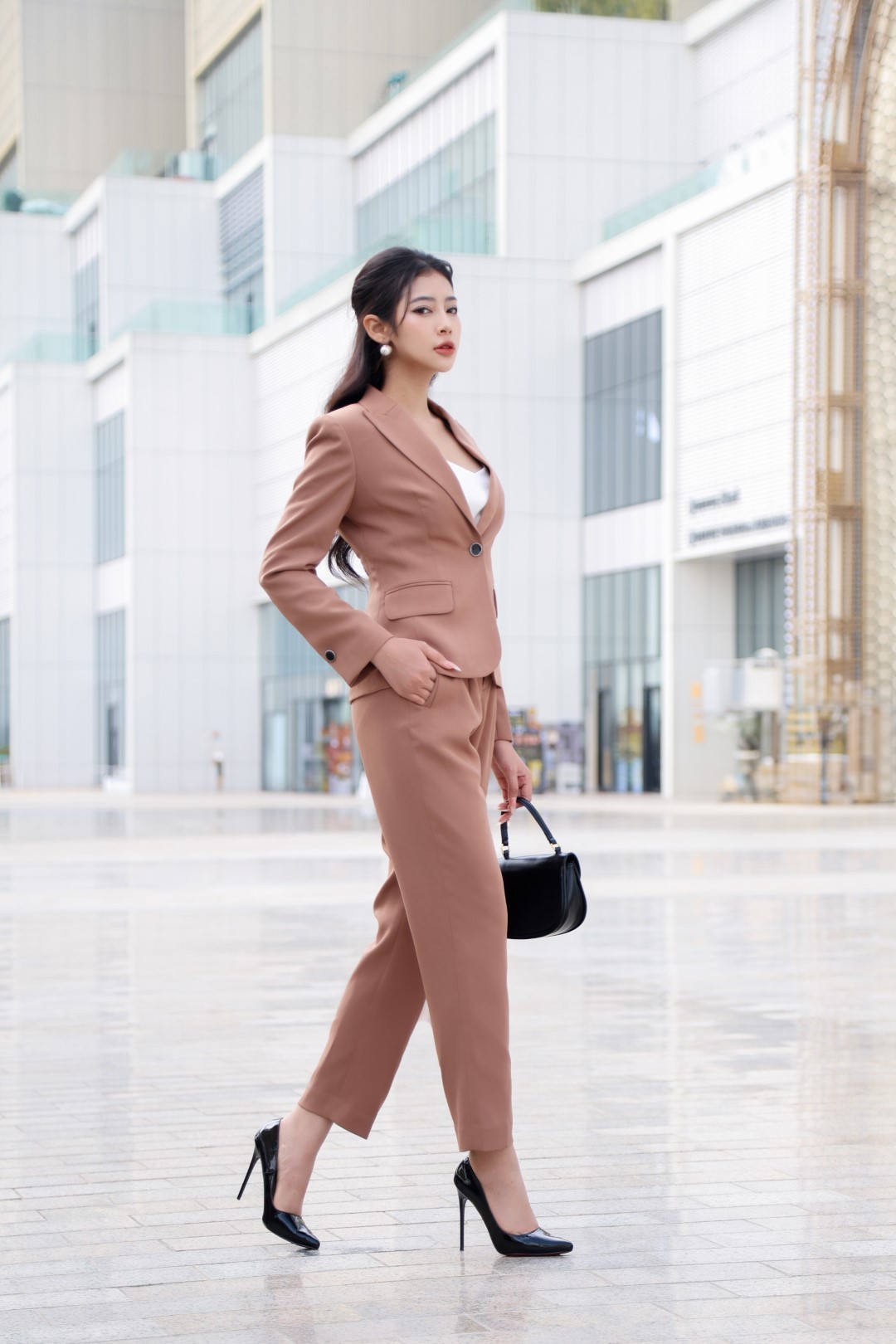 BST vest bộ nữ tạo nên xu hướng thời trang công sở 2020