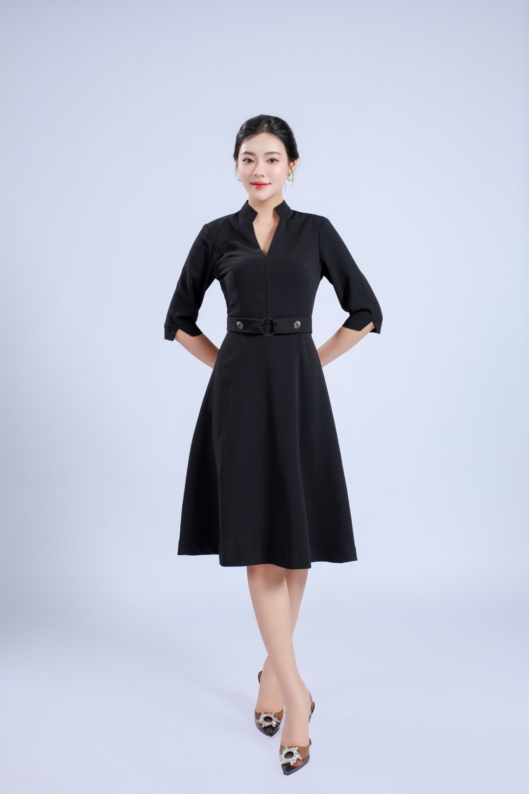 Đầm xòe nữ cổ V tay lỡ 23LF3C6896289/SP2312
