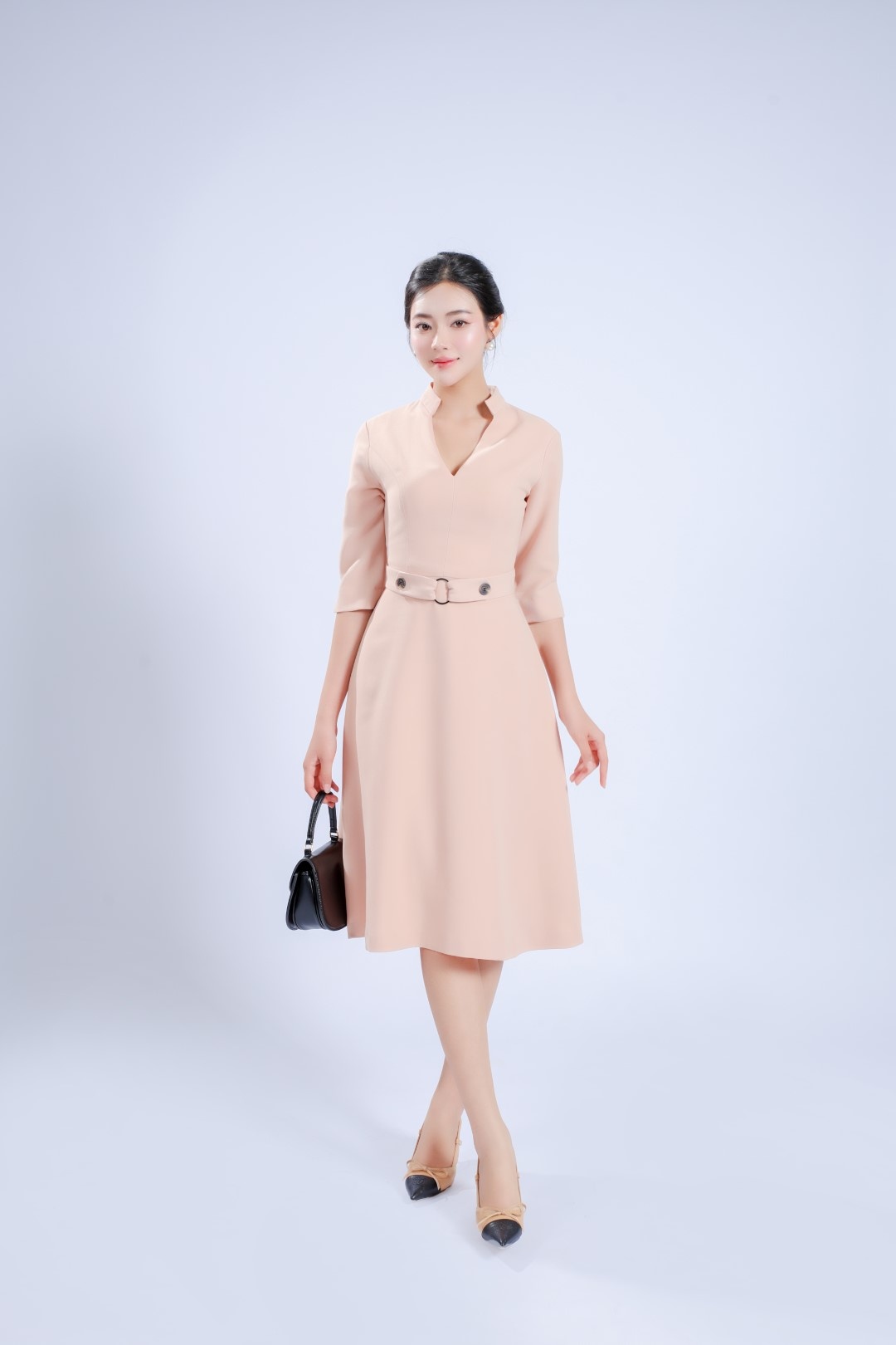 Đầm xòe nữ cổ V tay lỡ 23LF3C6896289/SP2312