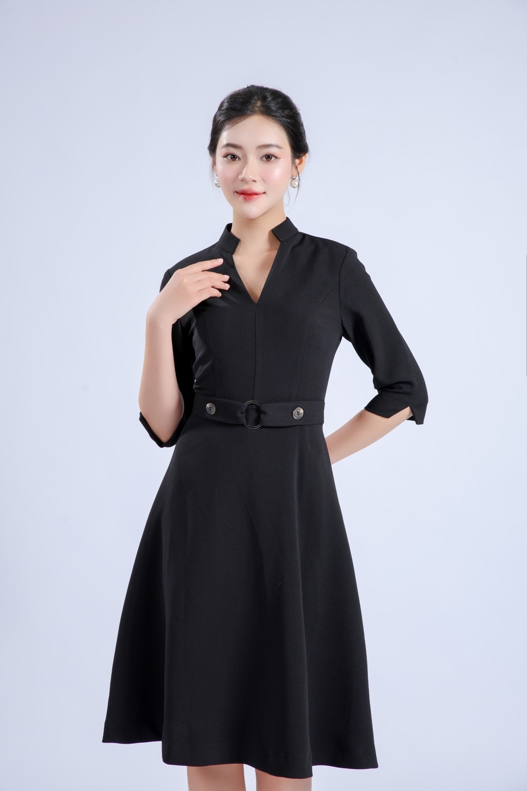 Đầm xòe nữ cổ V tay lỡ 23LF3C6896289/SP2312