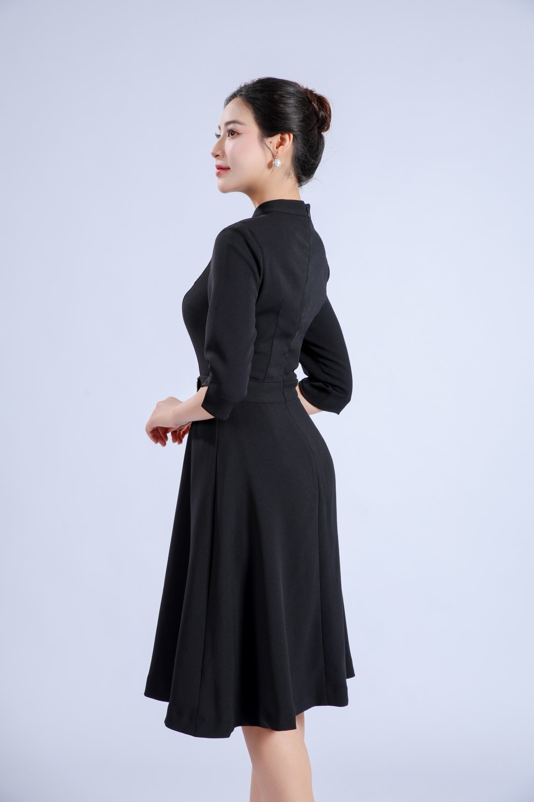 Đầm xòe nữ cổ V tay lỡ 23LF3C6896289/SP2312