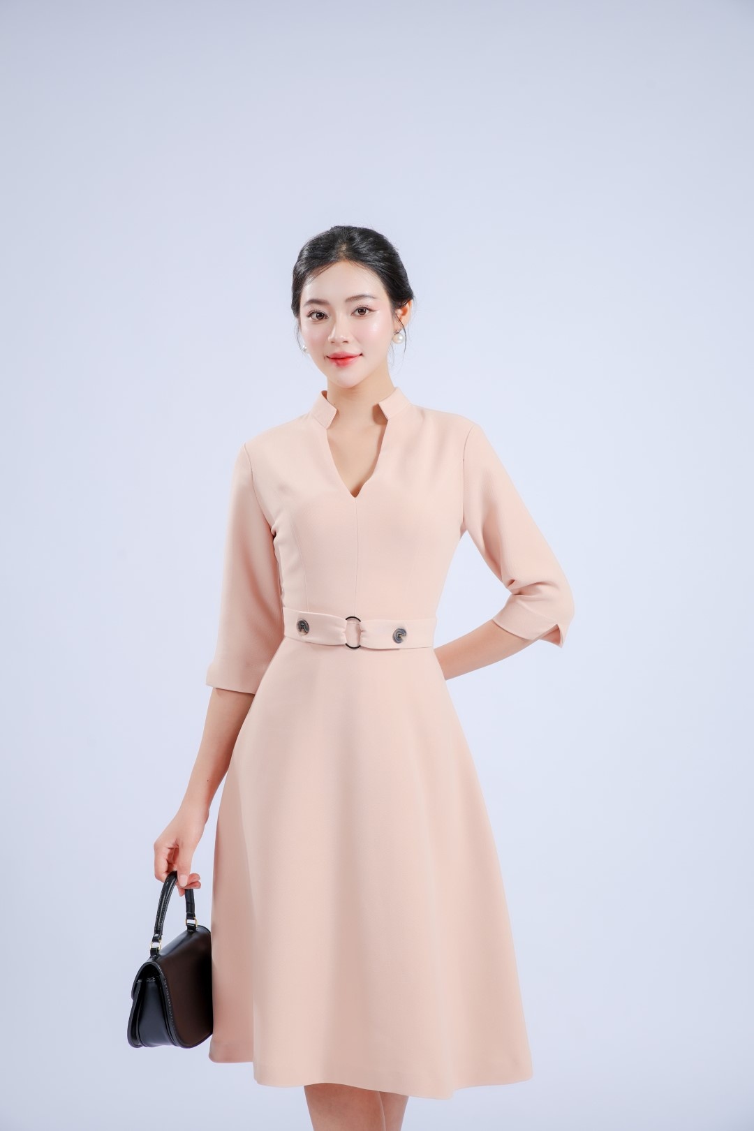Đầm xòe nữ cổ V tay lỡ 23LF3C6896289/SP2312