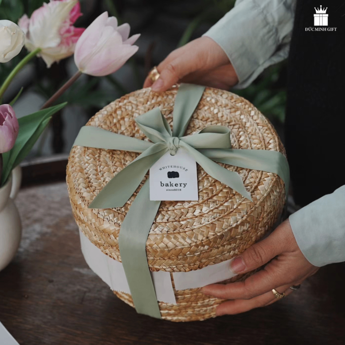 Hộp quà cói nơ xanh nắp tròn 15x13cm