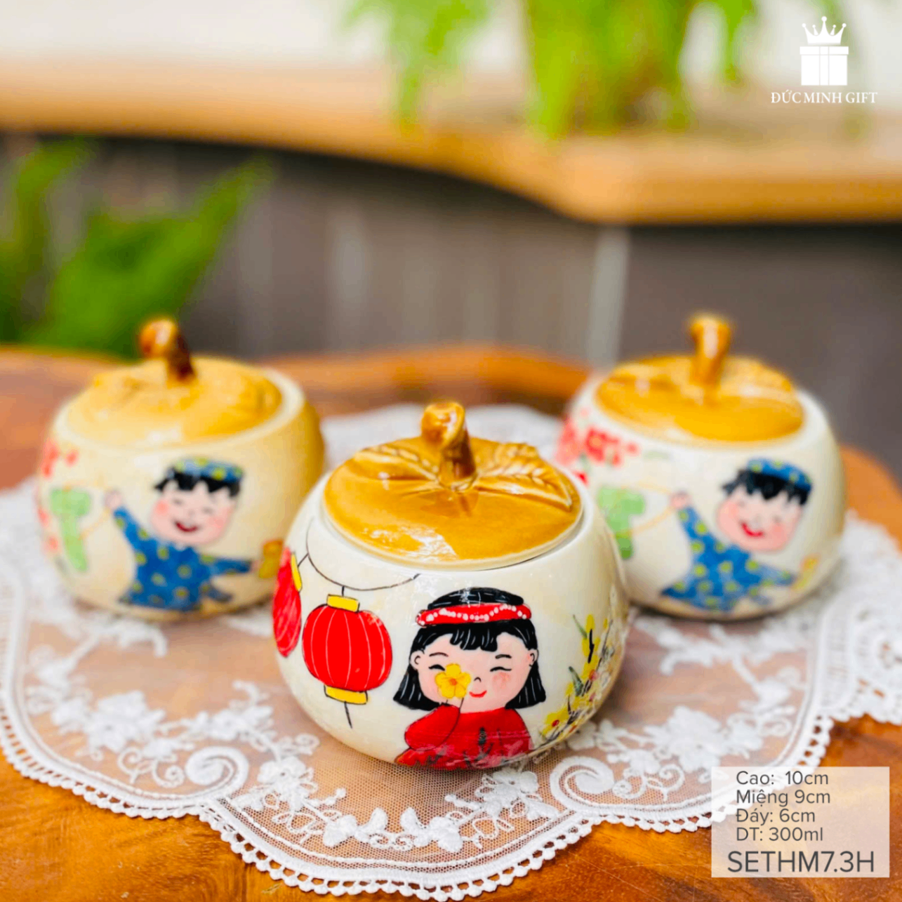 Set 3 hũ mứt 300ml quả táo bé trai, bé gái vẽ tay (bán lẻ)