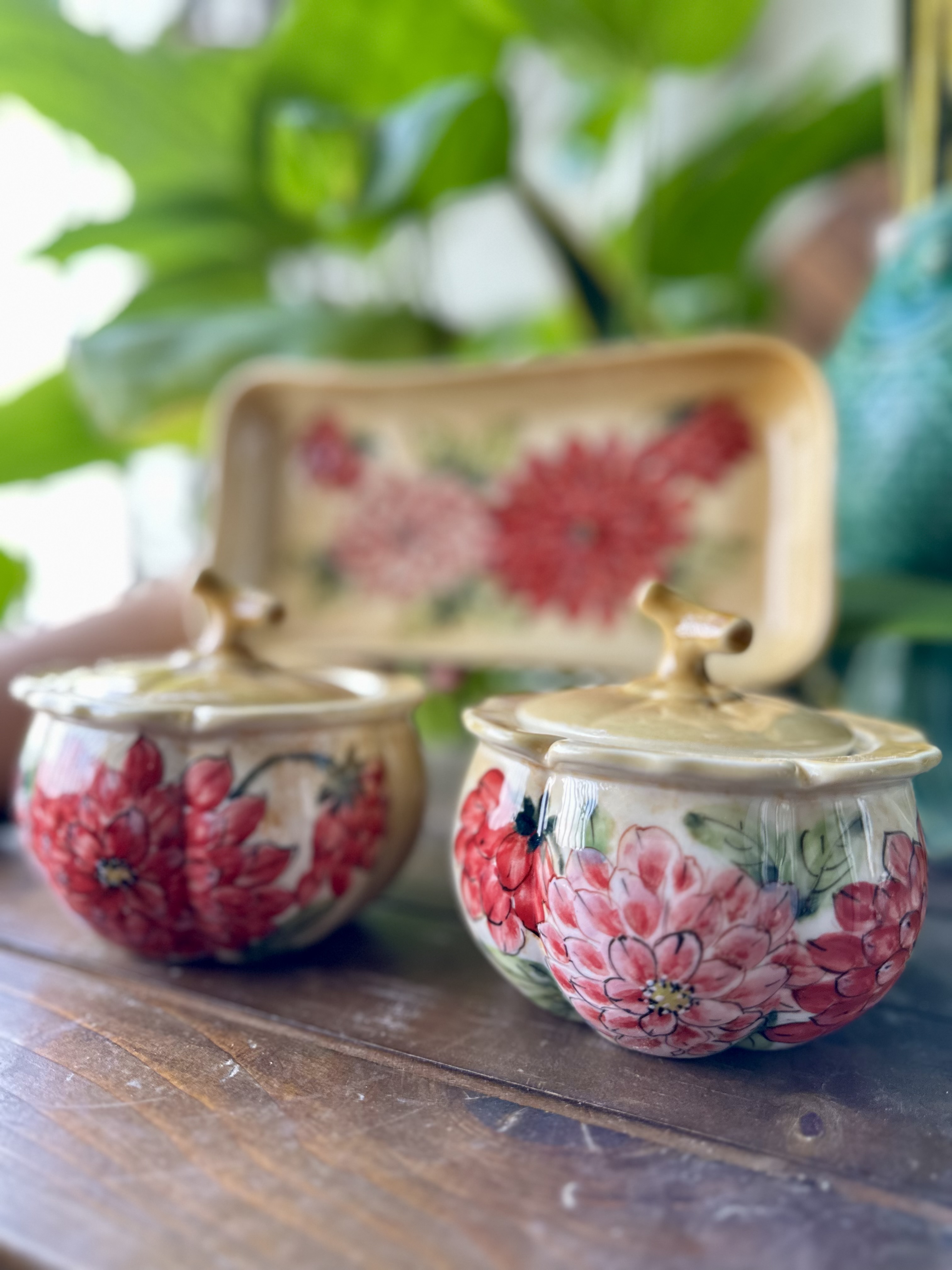 Set 2 hũ mứt 300ml quả hồng + 1 khay mứt hoa thược dược vẽ tay (kèm hộp quà tặng)