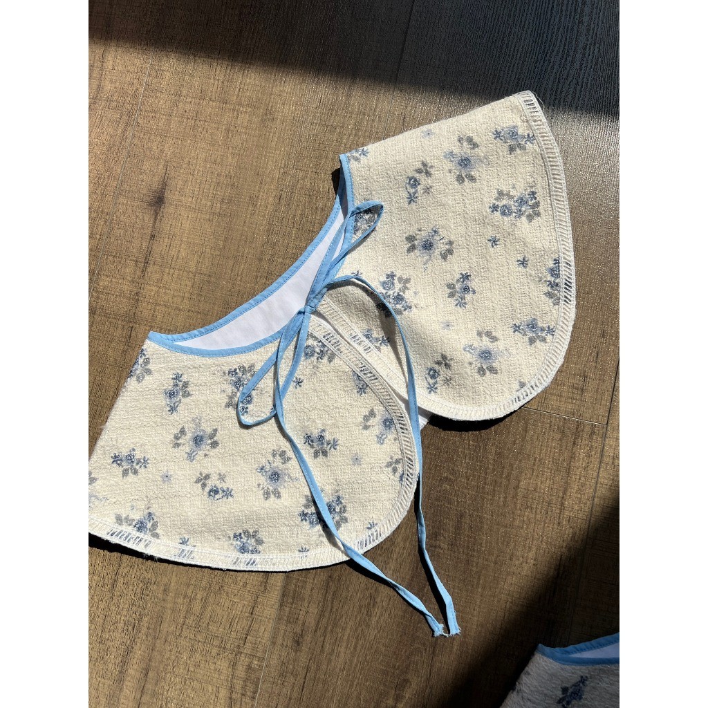 Cổ áo rời Removable collar