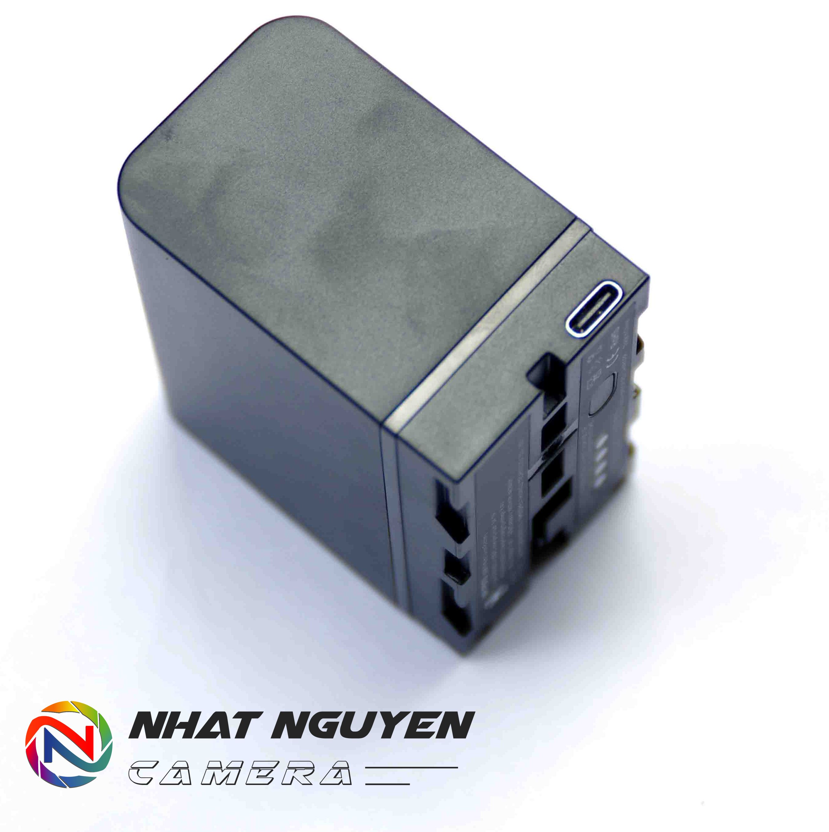 Pin NP F970 có cổng USB Type C