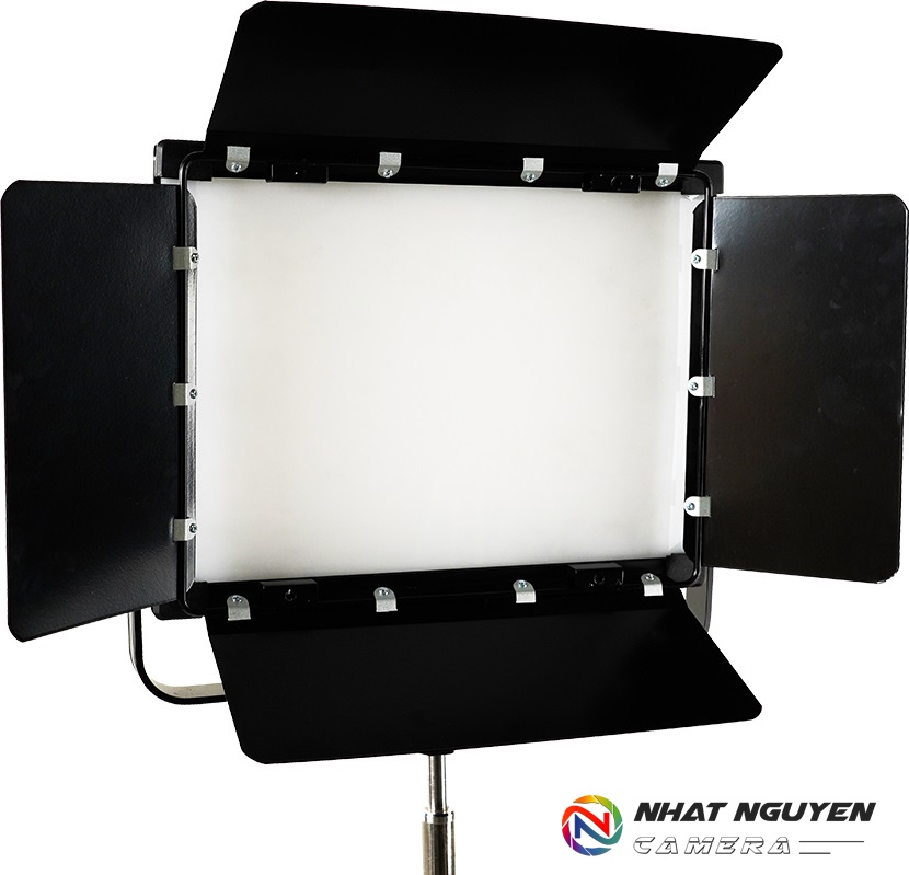 Đèn Led Quay Phim Chuyên Nghiệp Proton DL1200R 120w RGB & 3200k-5600K kèm cánh BarndoorĐèn Led Quay Phim Chuyên Nghiệp Proton DL1200R 120w RGB & 3200k-5600K kèm cánh Barndoor