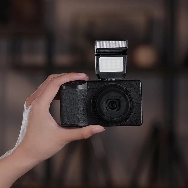 Đèn Flash Mini Ulanzi SL03 Spark Lite Tích Hợp Pin 300mAh