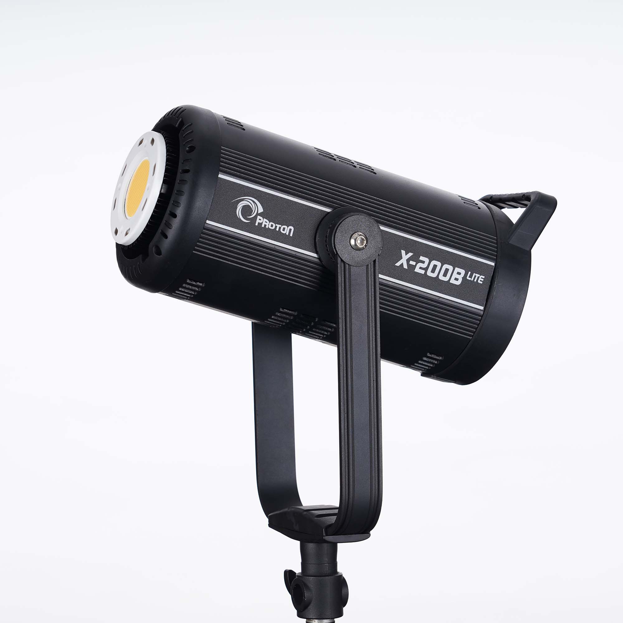 Đèn led Proton Xlite X-200Bi 2800K-6500K