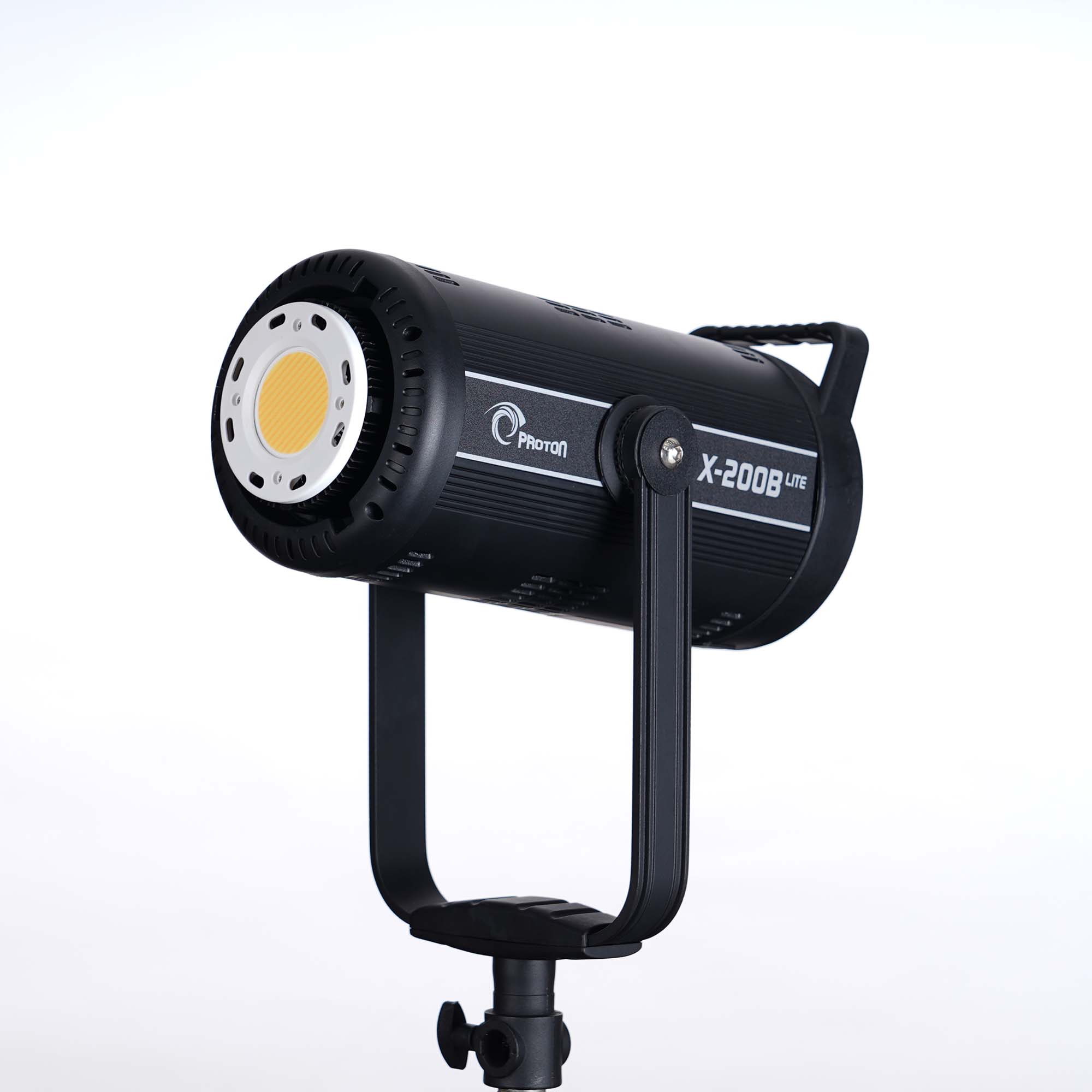 Đèn led Proton Xlite X-200Bi 2800K-6500K