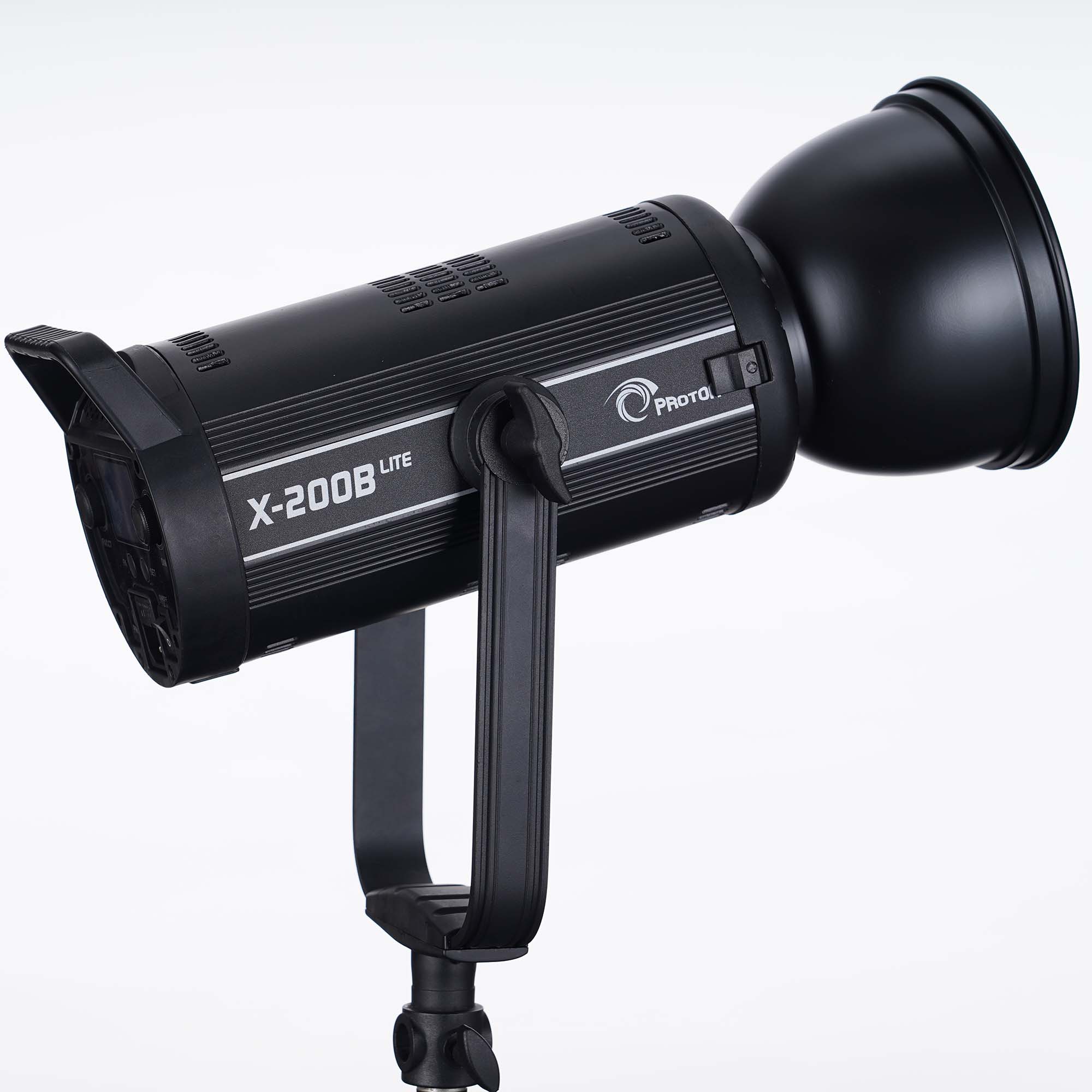 Đèn led Proton Xlite X-200Bi 2800K-6500K