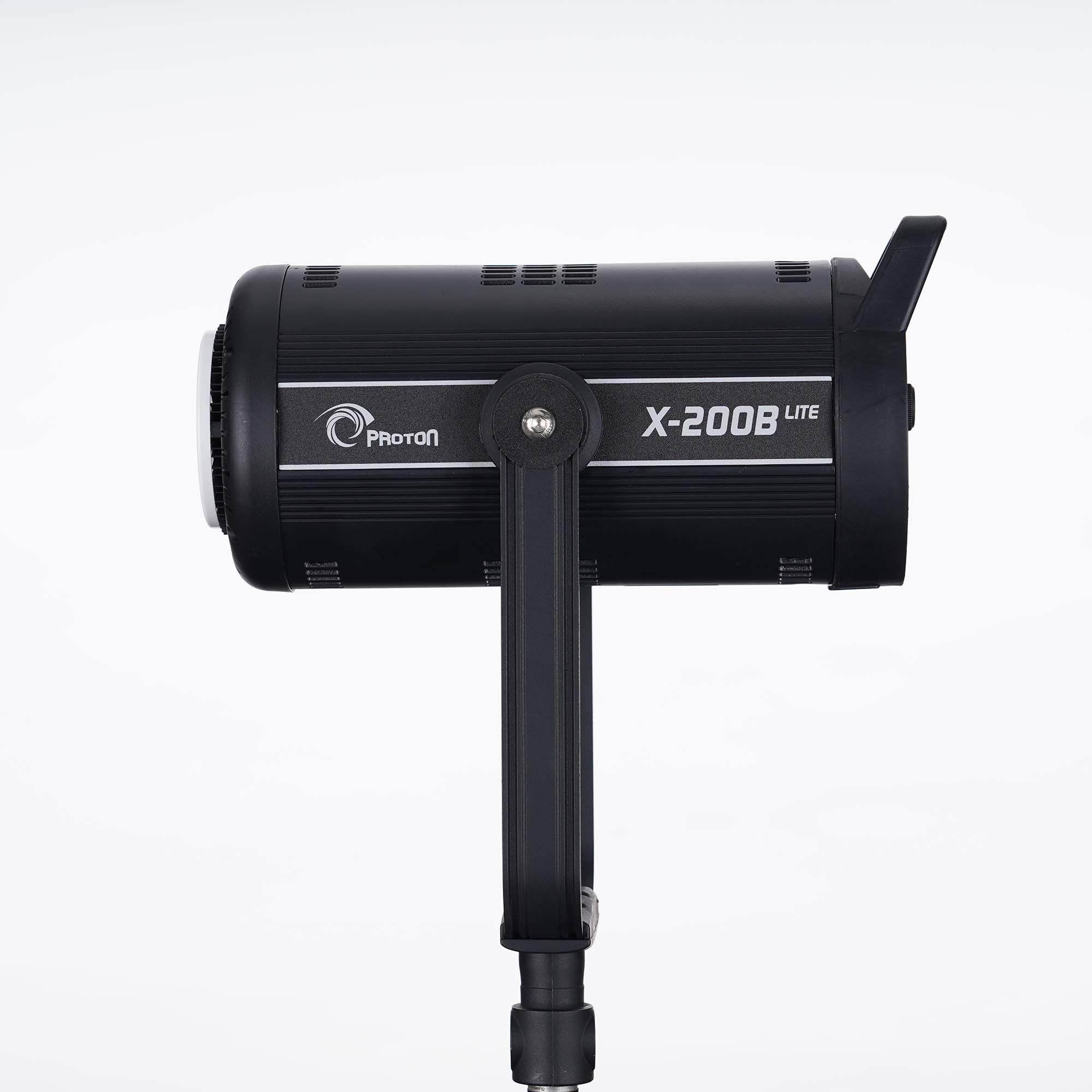 Đèn led Proton Xlite X-200Bi 2800K-6500K