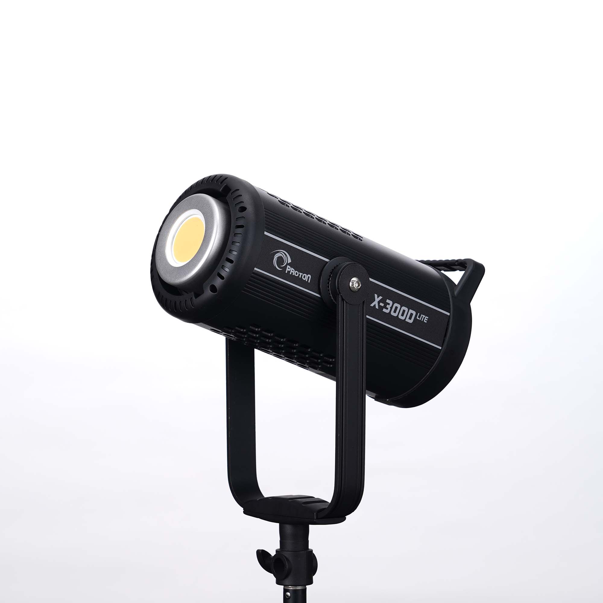 Đèn led Proton Xlite X-300D 5600K