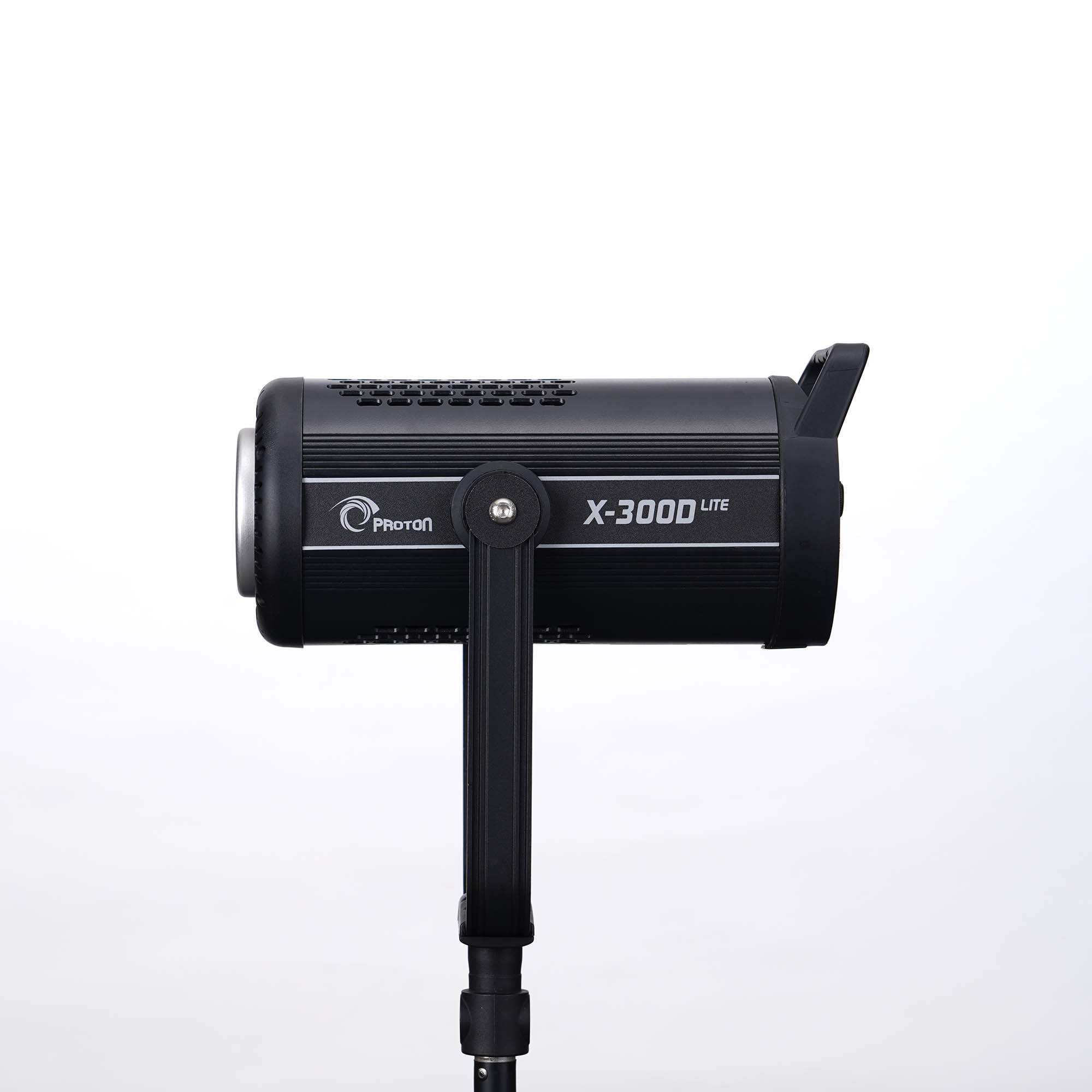 Đèn led Proton Xlite X-300D 5600K