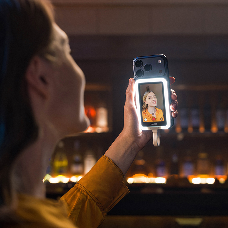 Insta360 Snap (Selfie Screen with Light)