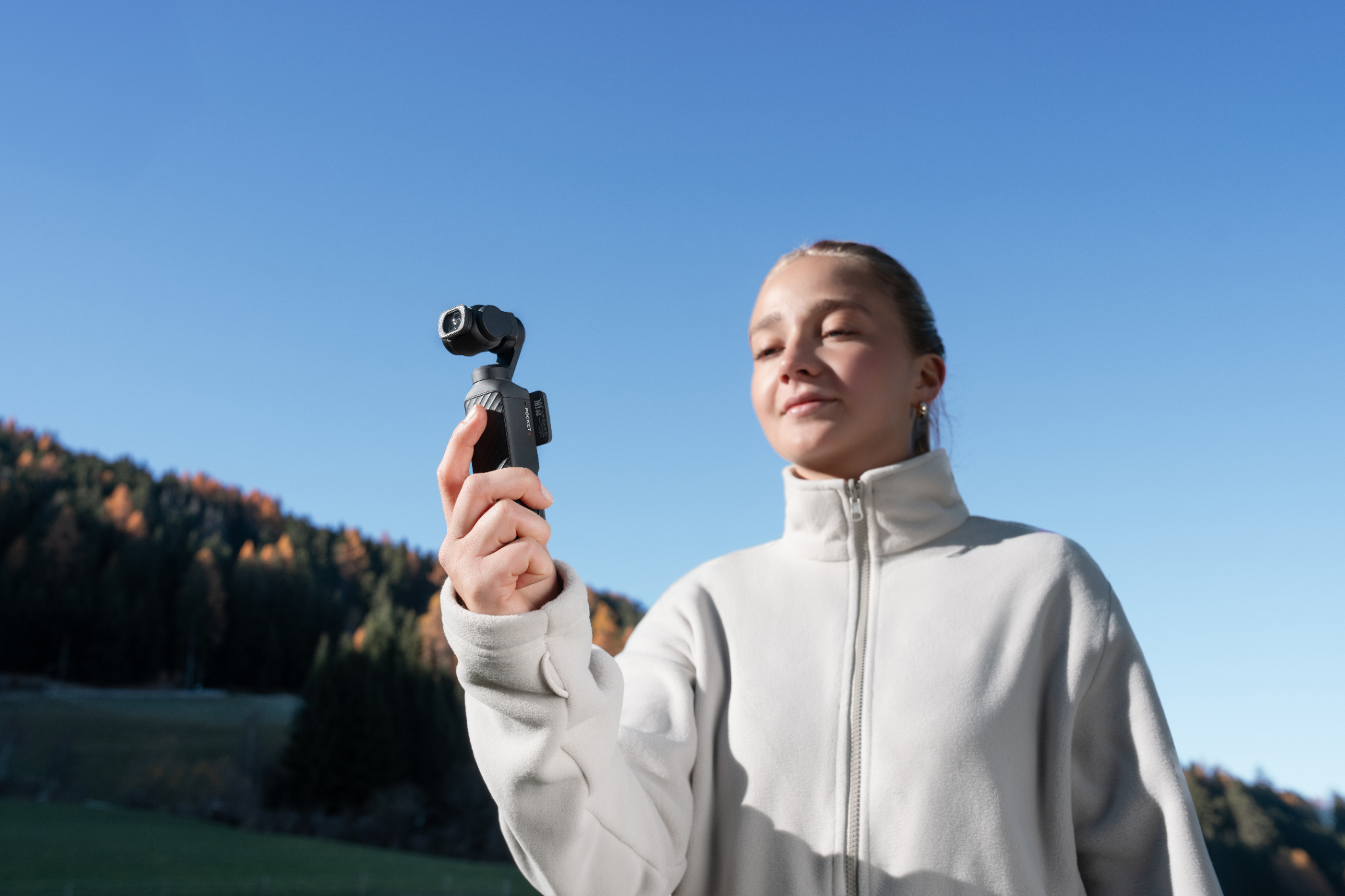 DJI-Pocket-4-Combo-Bao-hanh-chinh-hang-15.jpg?v=1776399083