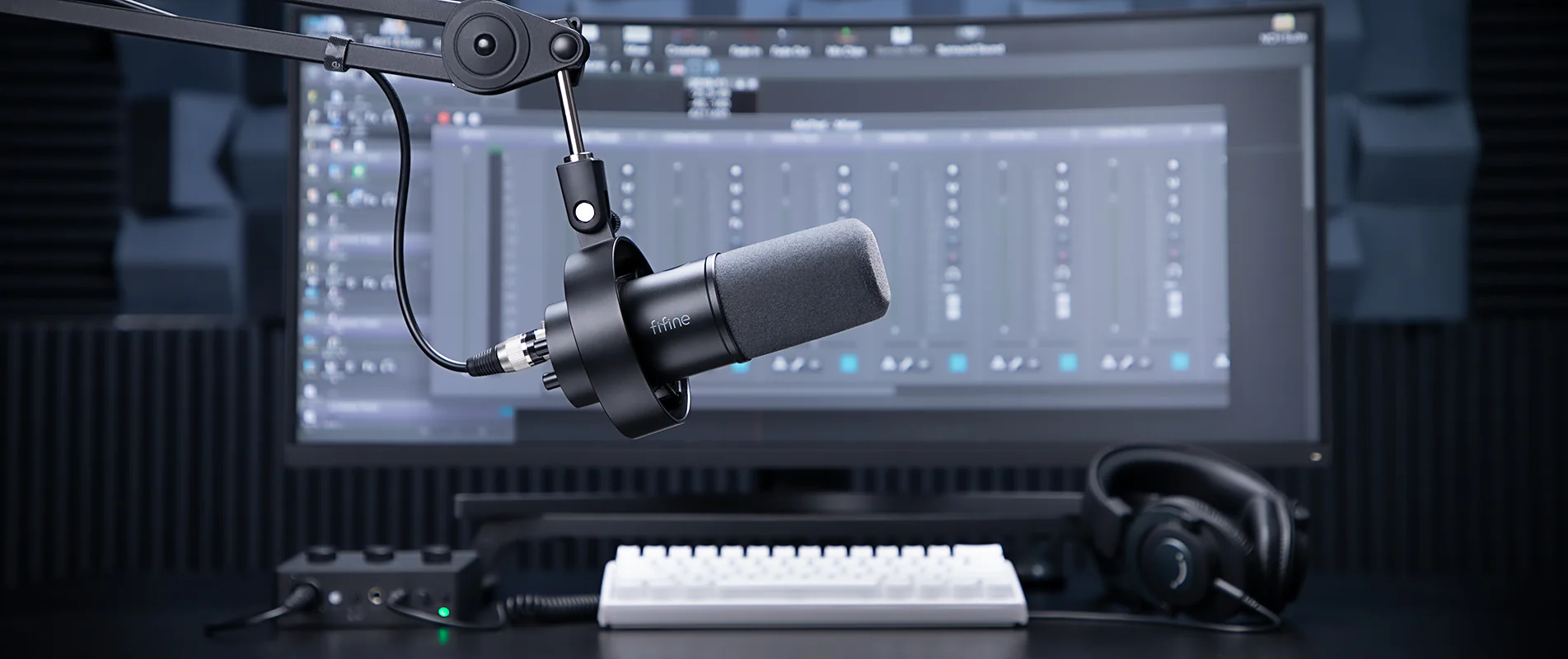 FIFINE-AmpliTank-K688-USB-XLR-Dynamic-Microphone-1.webp?v=1774599598