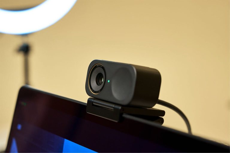 Insta360-Link-2C-Pro-Chinh-Hang-1.jpg?v=1775277818