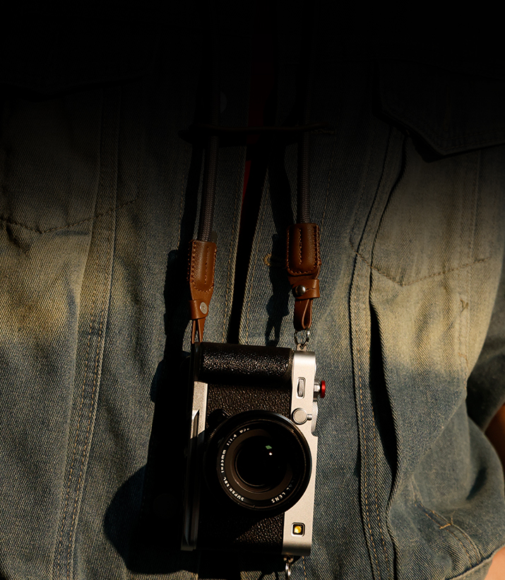Khung-SmallRig-Leather-Half-Case-Kit-cho-may-anh-FUJIFILM-X-E5-mau-den-5450-16.jpg