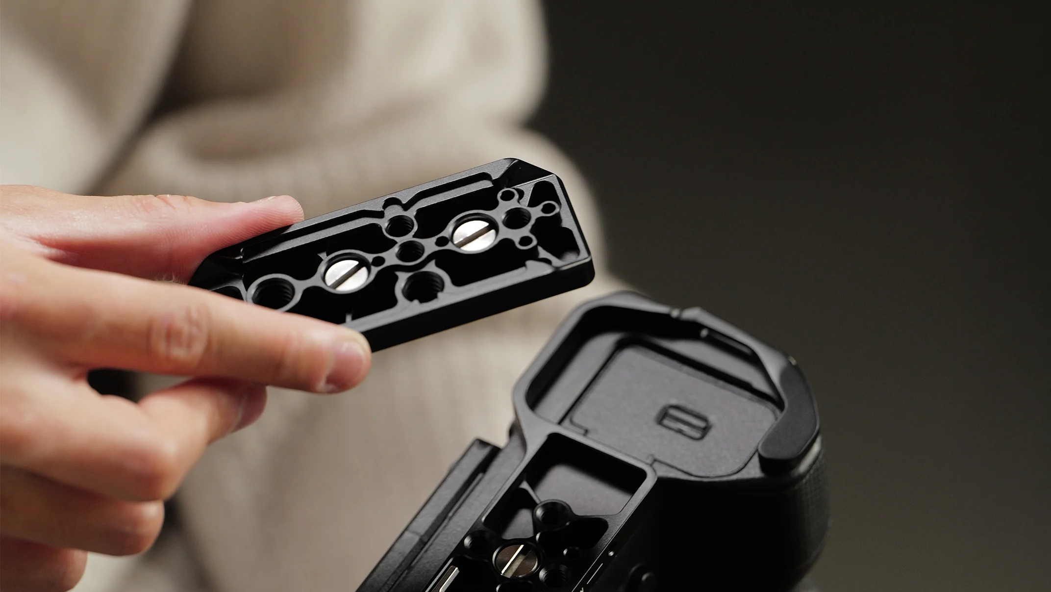 Tilta-Full-Camera-Cage-for-Sony-Alpha-7-V-Black-TA-T100-FCC-B-4.webp?v=1774596819