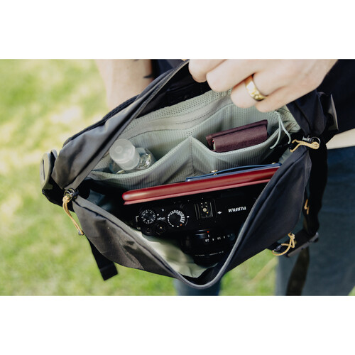 Tui-deo-Peak-Design-Outdoor-Sling-4L-14.jpg?v=1781599931