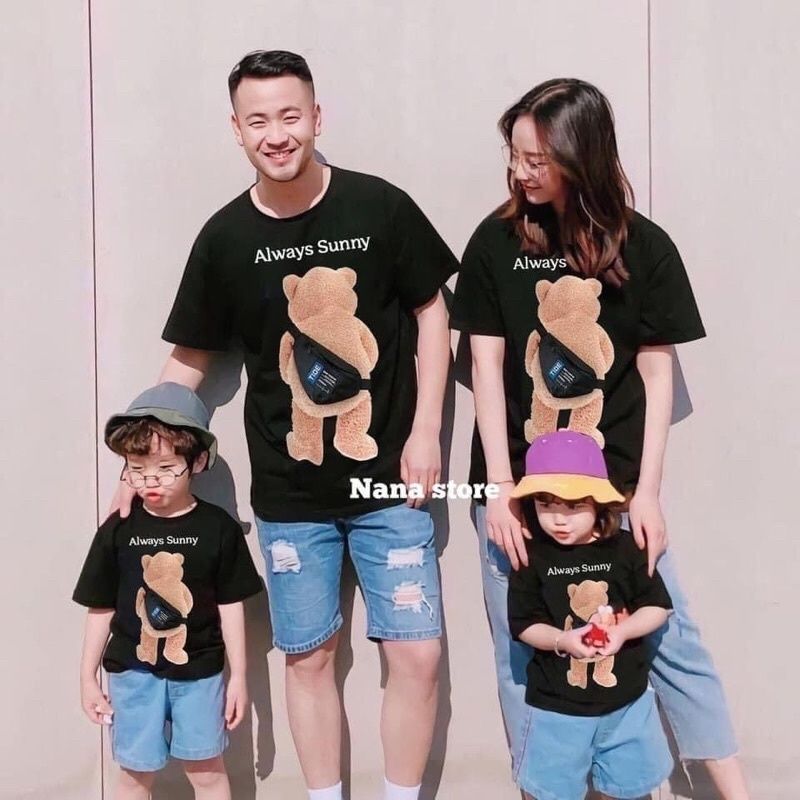 ÁO PHÔNG GẤU GIA ĐÌNH (HÌNH GẤU QUAY LƯNG ĐEO TÚI) - Trắng - 02