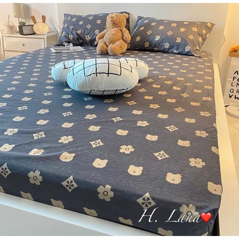 SET GA + 2 VỎ GỐI HỌA TIẾT GẤU NỀN GHI