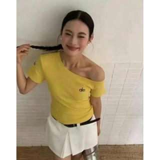 ÁO LỆCH VAI CHỮ ALO 3 MÀU - Vàng