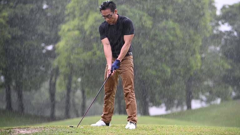 Những món đồ mọi golfer cần phải có trong mùa mưa