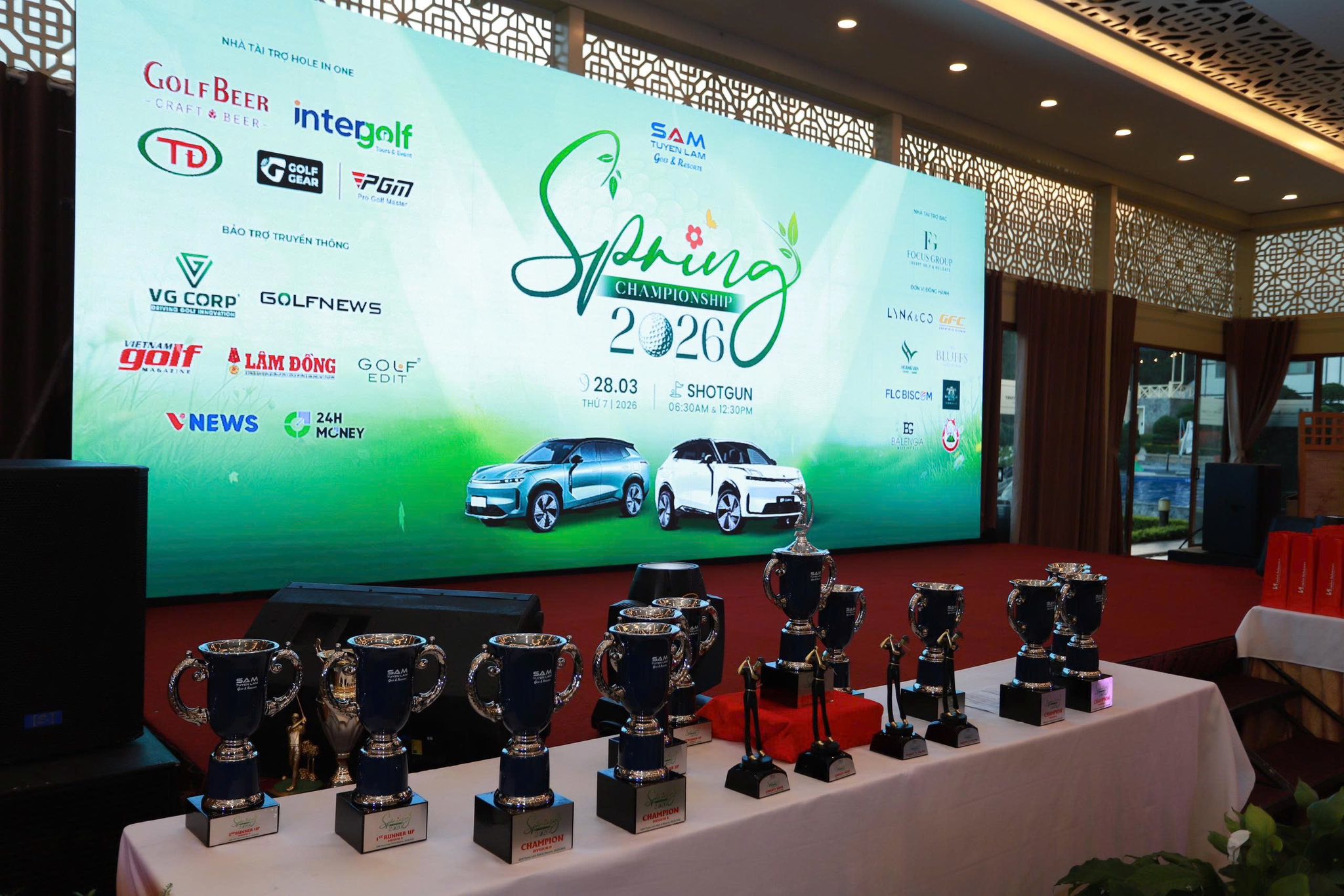 Golf-Gear-Dong-Hanh-Cung-Moi-Giai-Dau-3.jpg