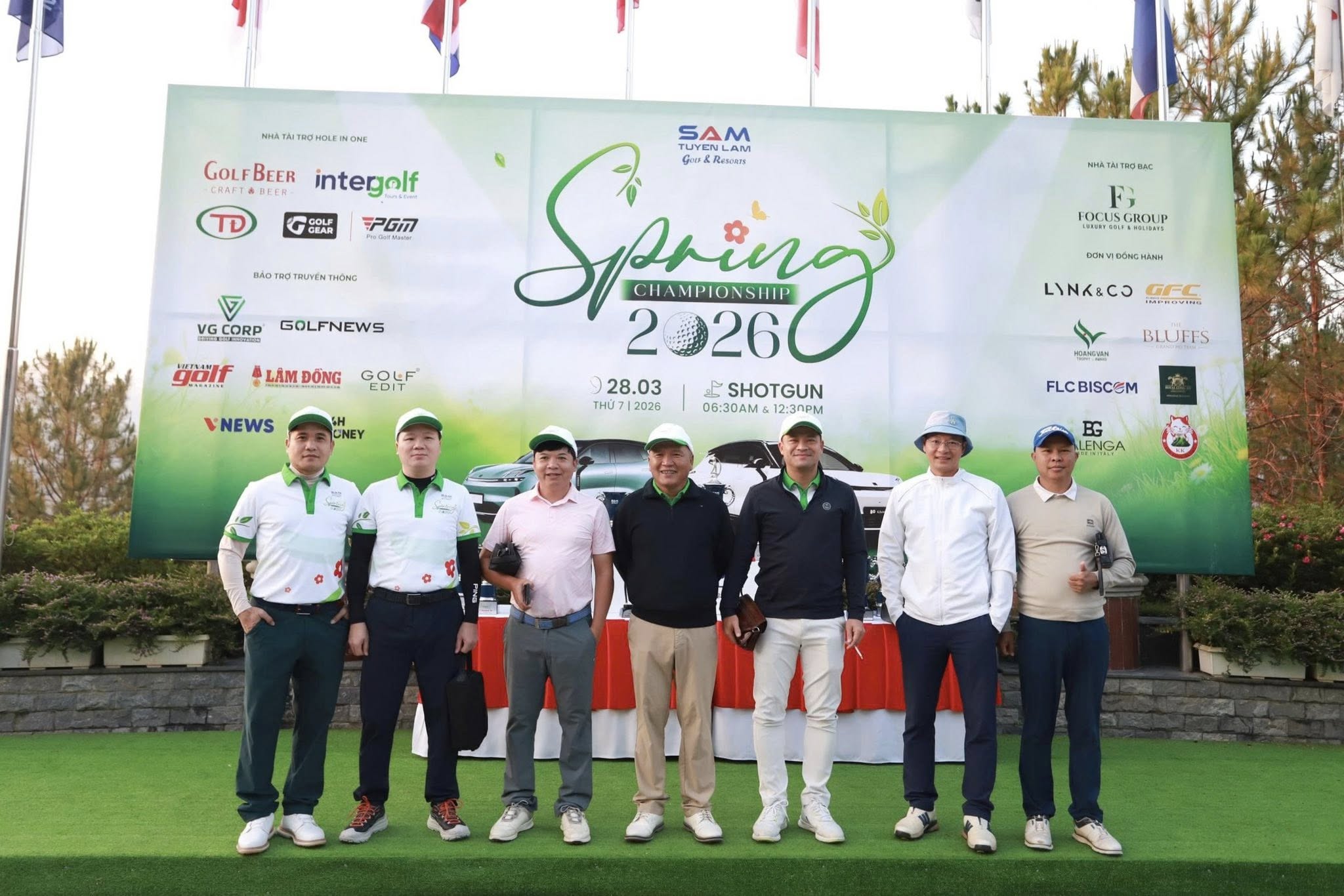 Golf-Gear-Dong-Hanh-Cung-Moi-Giai-Dau-5.jpg