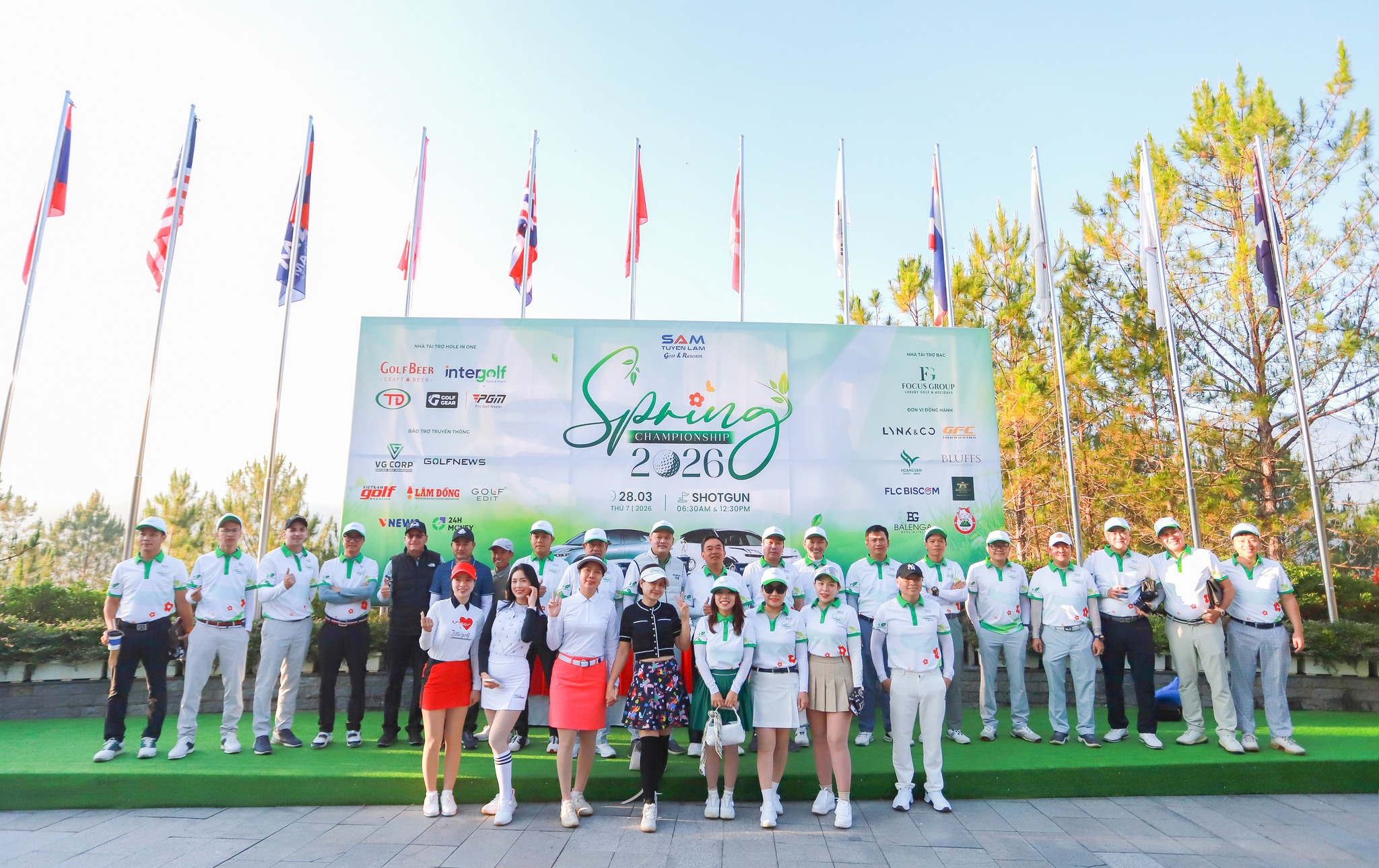 Golf-Gear-Dong-Hanh-Cung-Moi-Giai-Dau-9.jpg