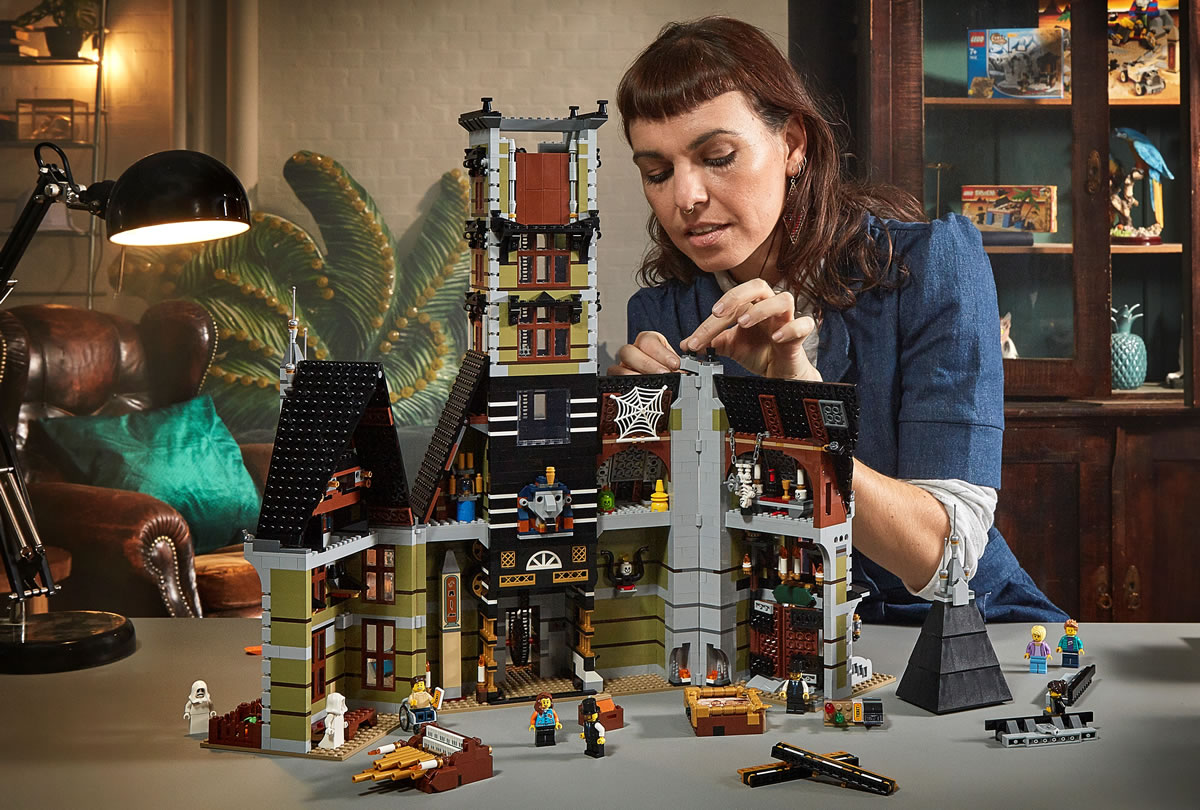 LEGO Adults Là Gì? Khám Phá Thế Giới LEGO Dành Riêng Cho Người Lớn