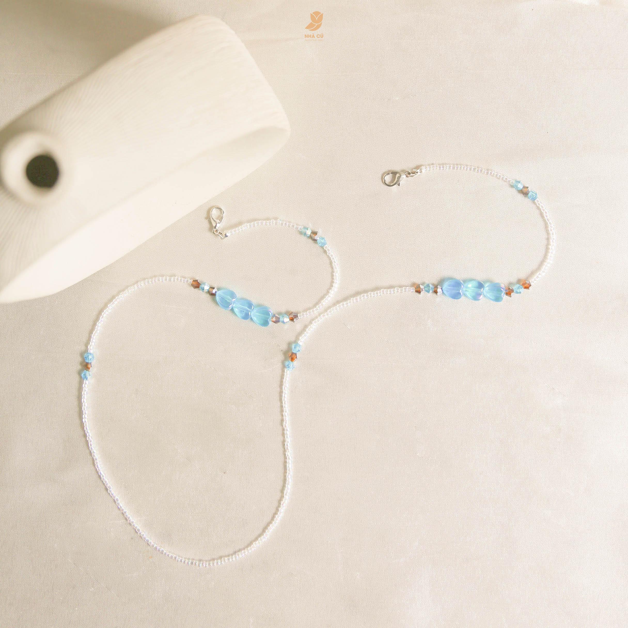 Dây deo khẩu trang hạt cườm trắng tim xanh 9