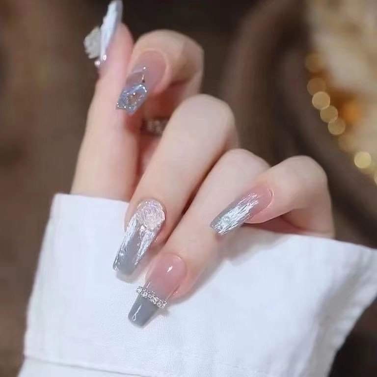 Bộ sưu tập các mẫu nail đính đá 2019 đẹp quên sầu | Làm Đẹp | BEAUTIES  VIETNAM | Diy rhinestone nails, Nail bags, Elegant nails