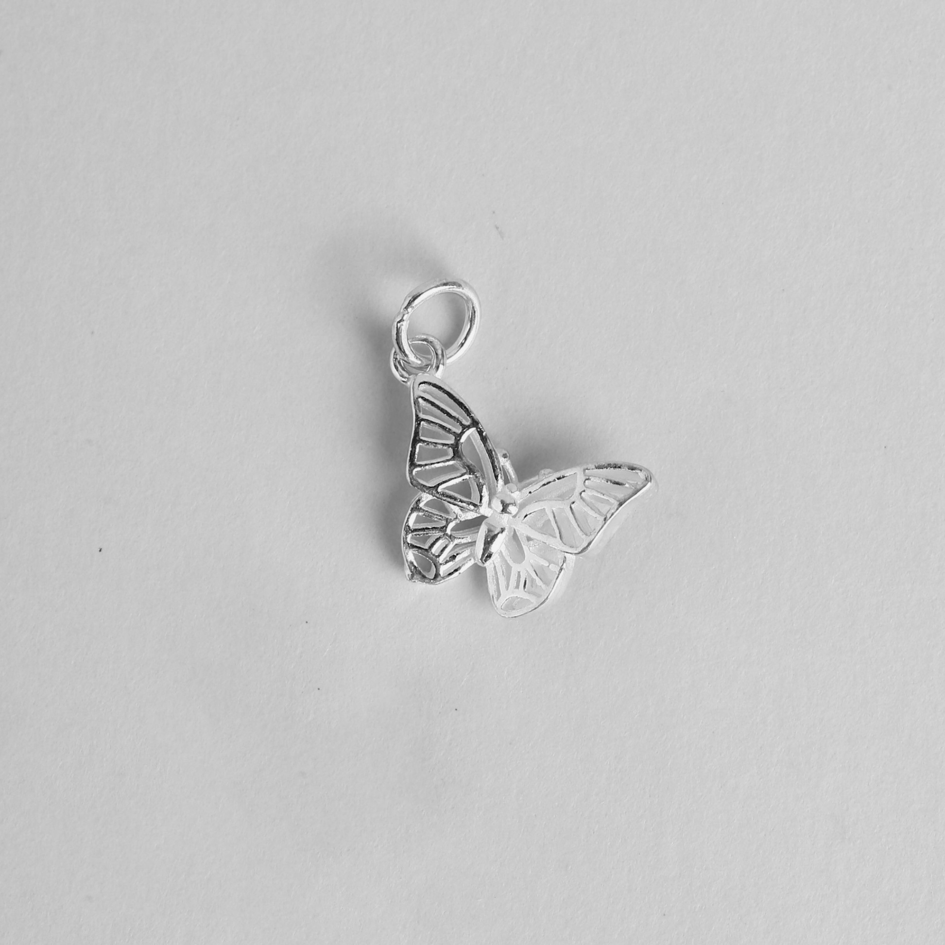 PENDANT BUTTERFLY WHITE BIMVC026