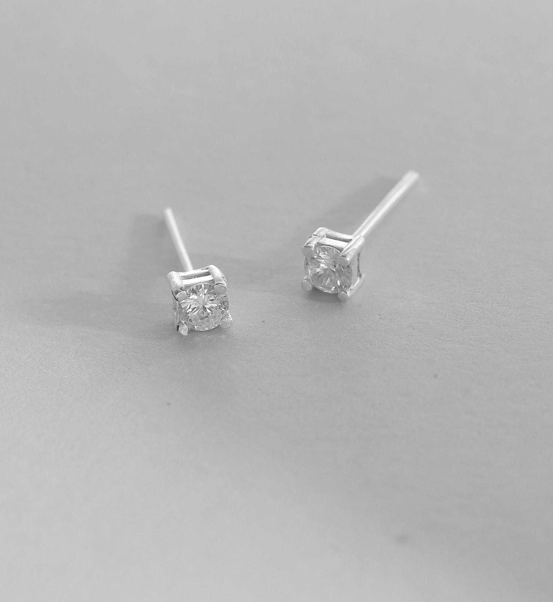 ONE DIAMOND EARRING BIBT448