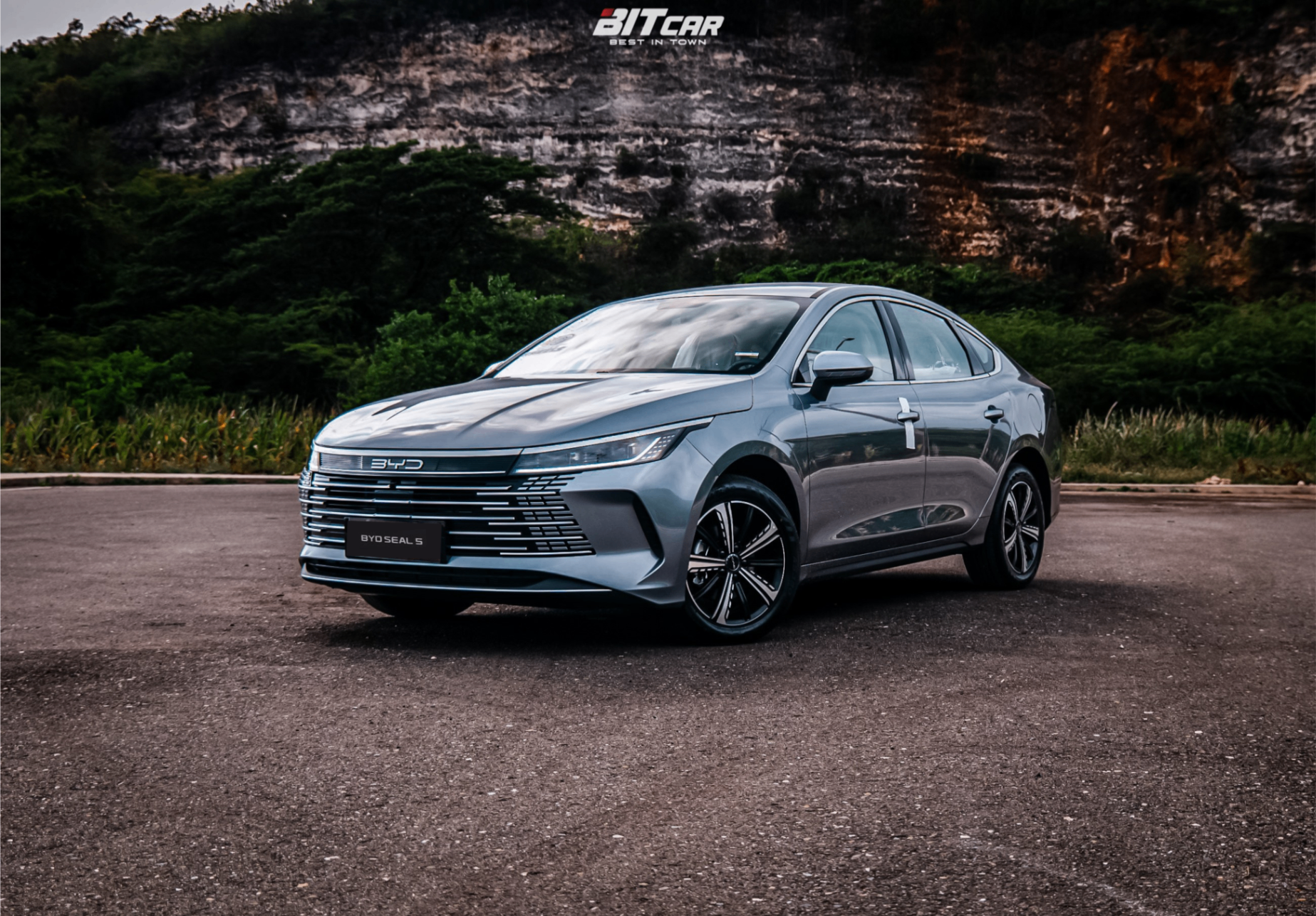 BYD-SEAL-5-Sedan-Xang-Lai-Dien-tien-phong-chuan-bi-duoc-BYD-dua-ve-Viet-Nam-_blob-1.png