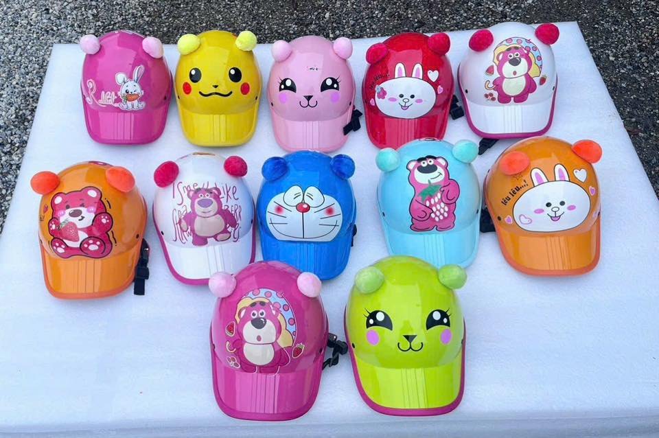 Mũ bảo hiểm bé có sừng kute