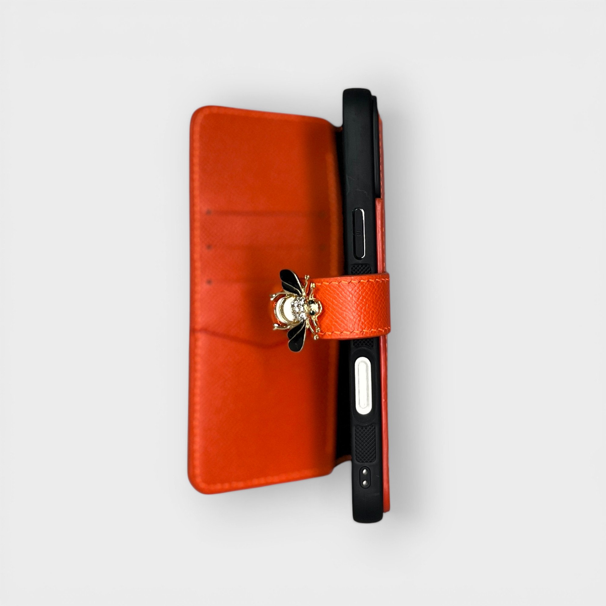LS0074 - Bao da thủ công viền đen Flip cài charm ong kèm dây đeo - Epsom - E11 Cam - 16 Promax