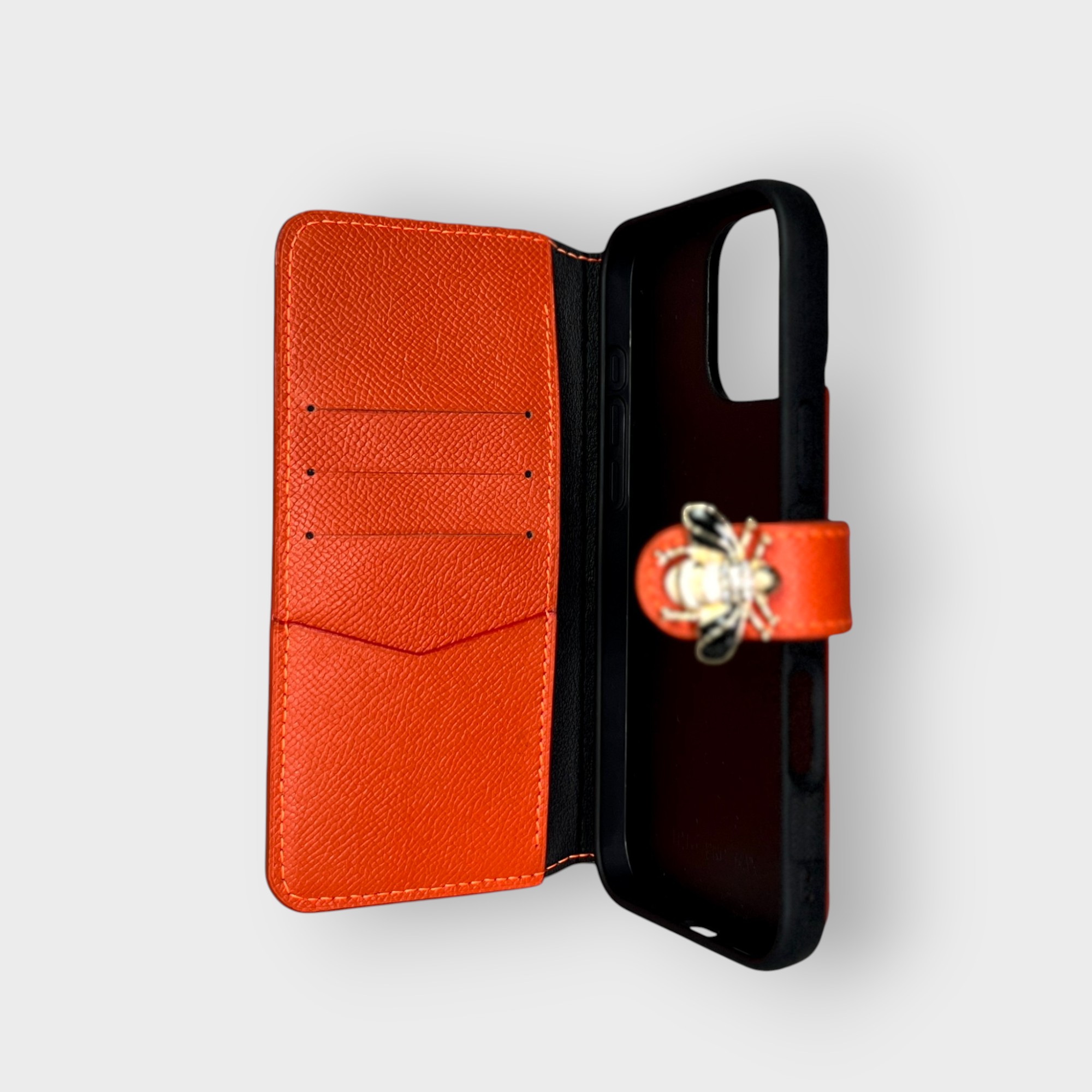 LS0074 - Bao da thủ công viền đen Flip cài charm ong kèm dây đeo - Epsom - E11 Cam - 16 Promax