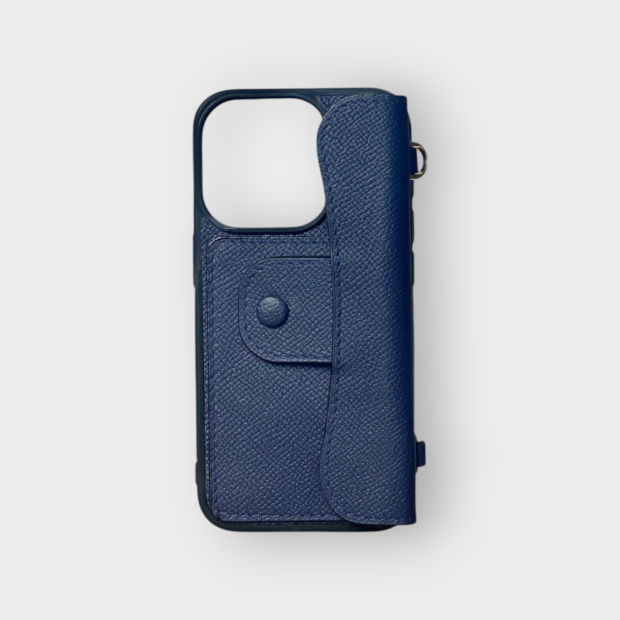 LS0292 - Ốp da thủ công viền đen khe thẻ nắp Celina kèm dây đeo ngang - Epsom - E3 Xanh navy - 15 Pro