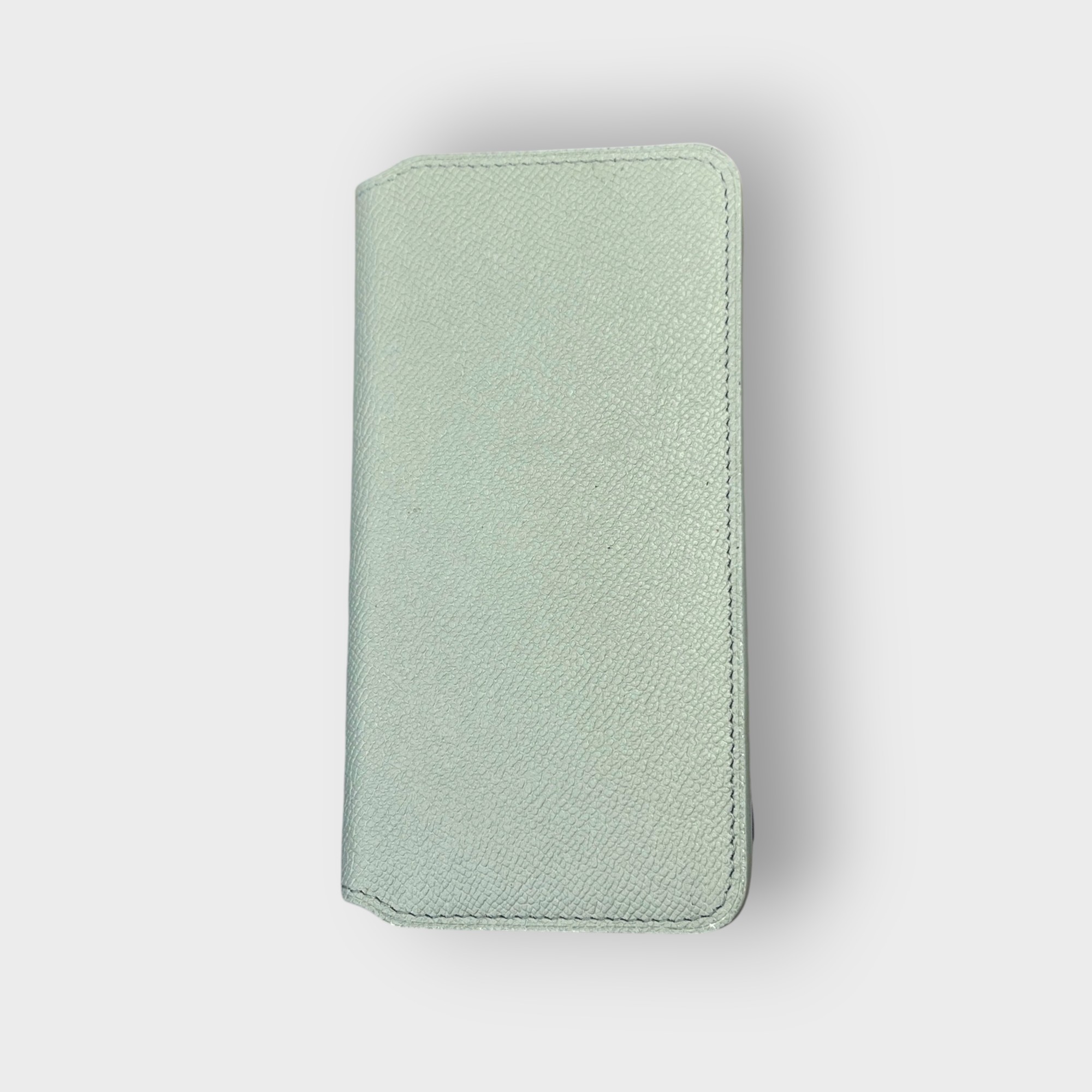 LS0310 - Bao da thủ công viền đen Flip - Epsom - E17 Xám - 15 Pro