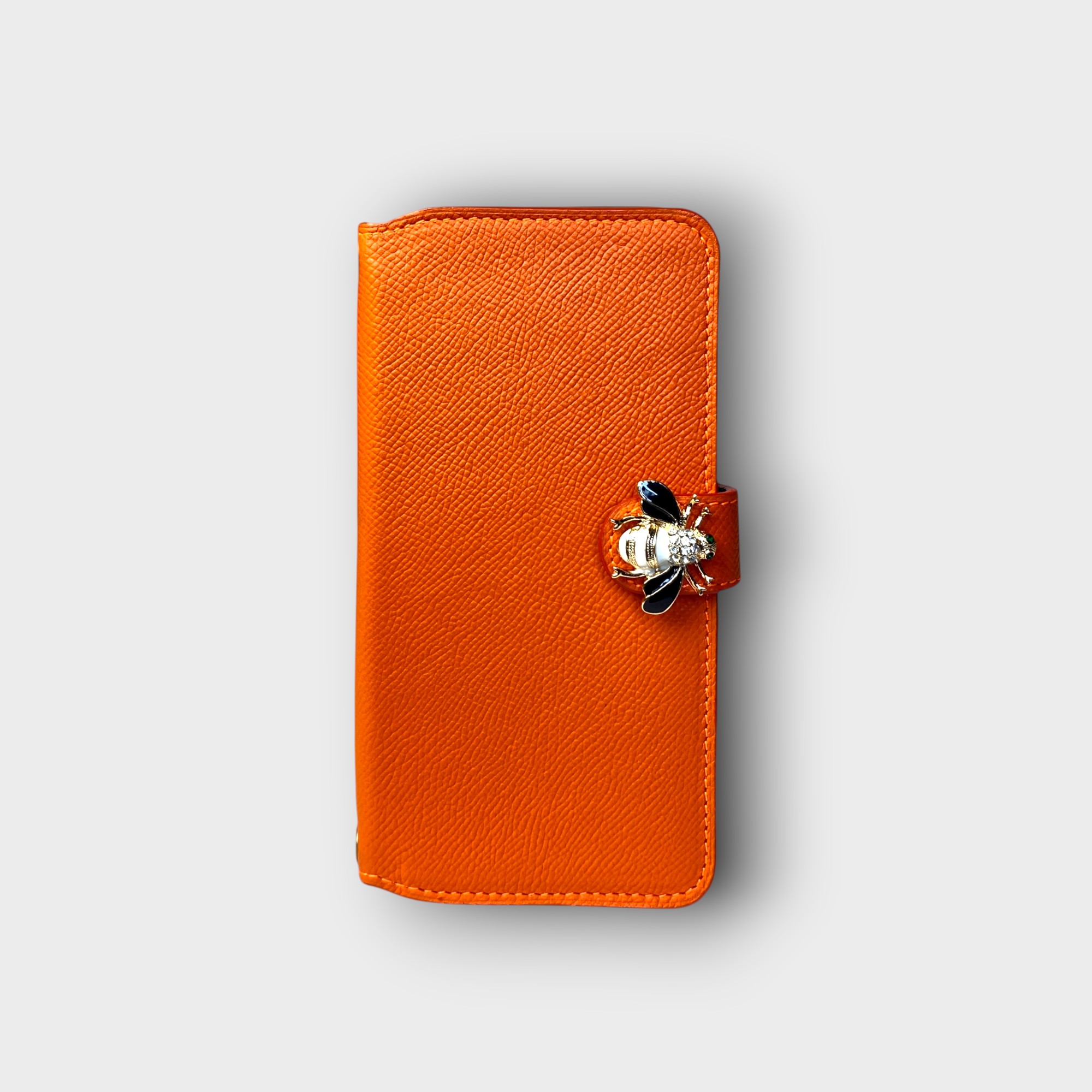 LS0671 - Bao da thủ công viền đen Flip cài charm ong kèm dây đeo - Epsom - E11 Cam - 12 Promax