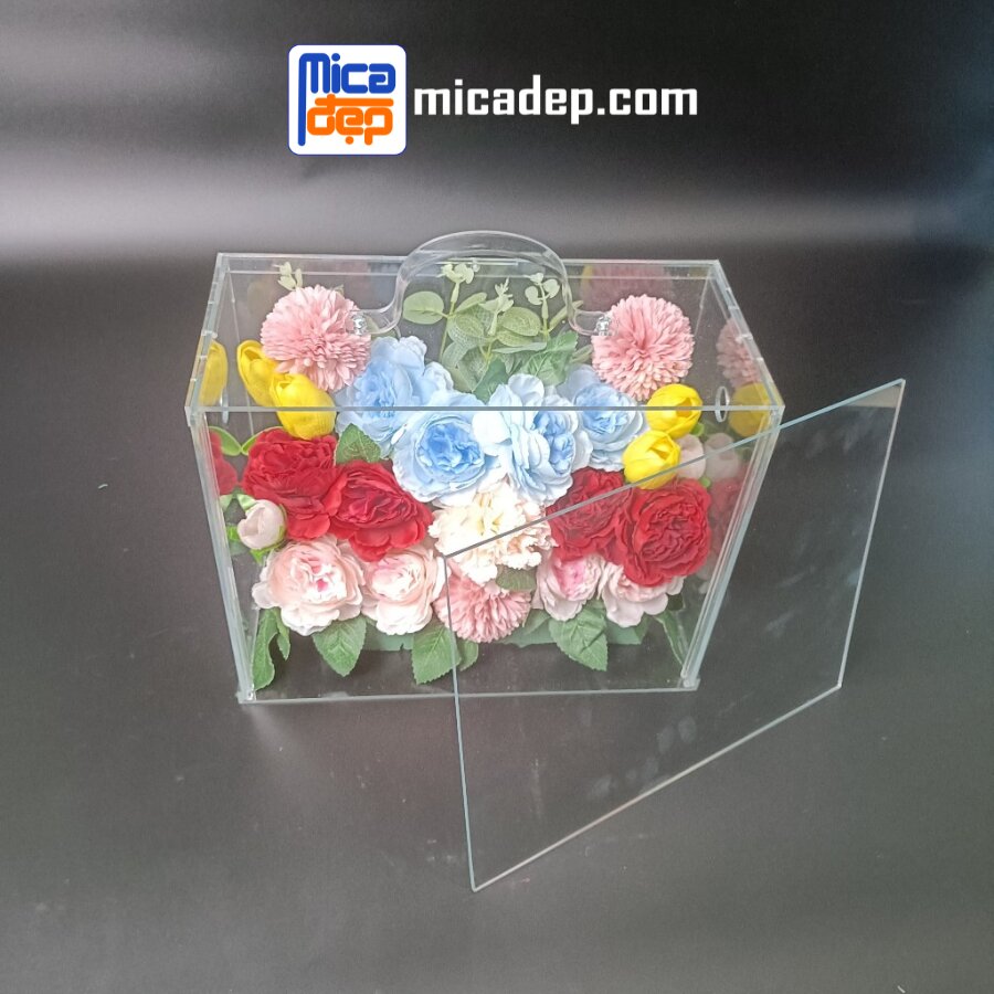 Hộp mica trong suốt cắm hoa có nhiều tính năng tốt