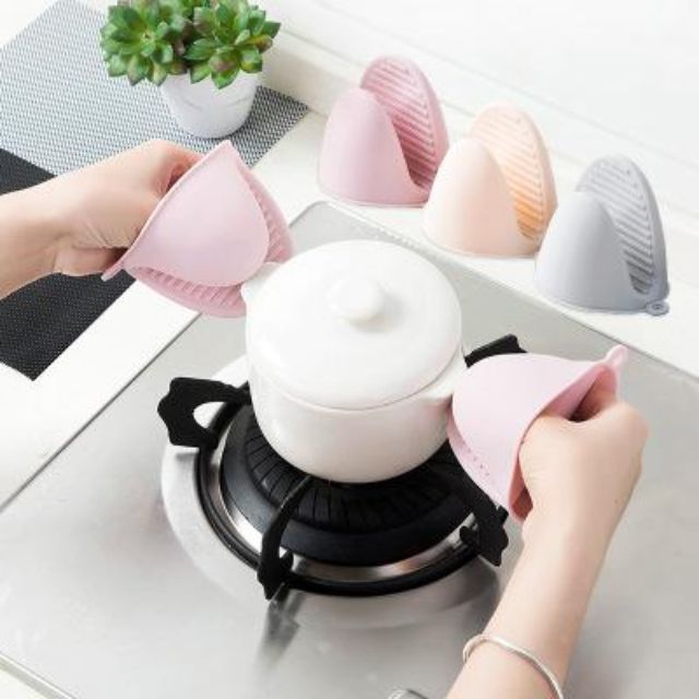 Miếng nhấc nồi silicon chịu nhiệt cao có móc treo(1 cặp) - xanh dương