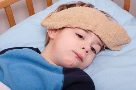 Cách hạ sốt cho bé tại nhà