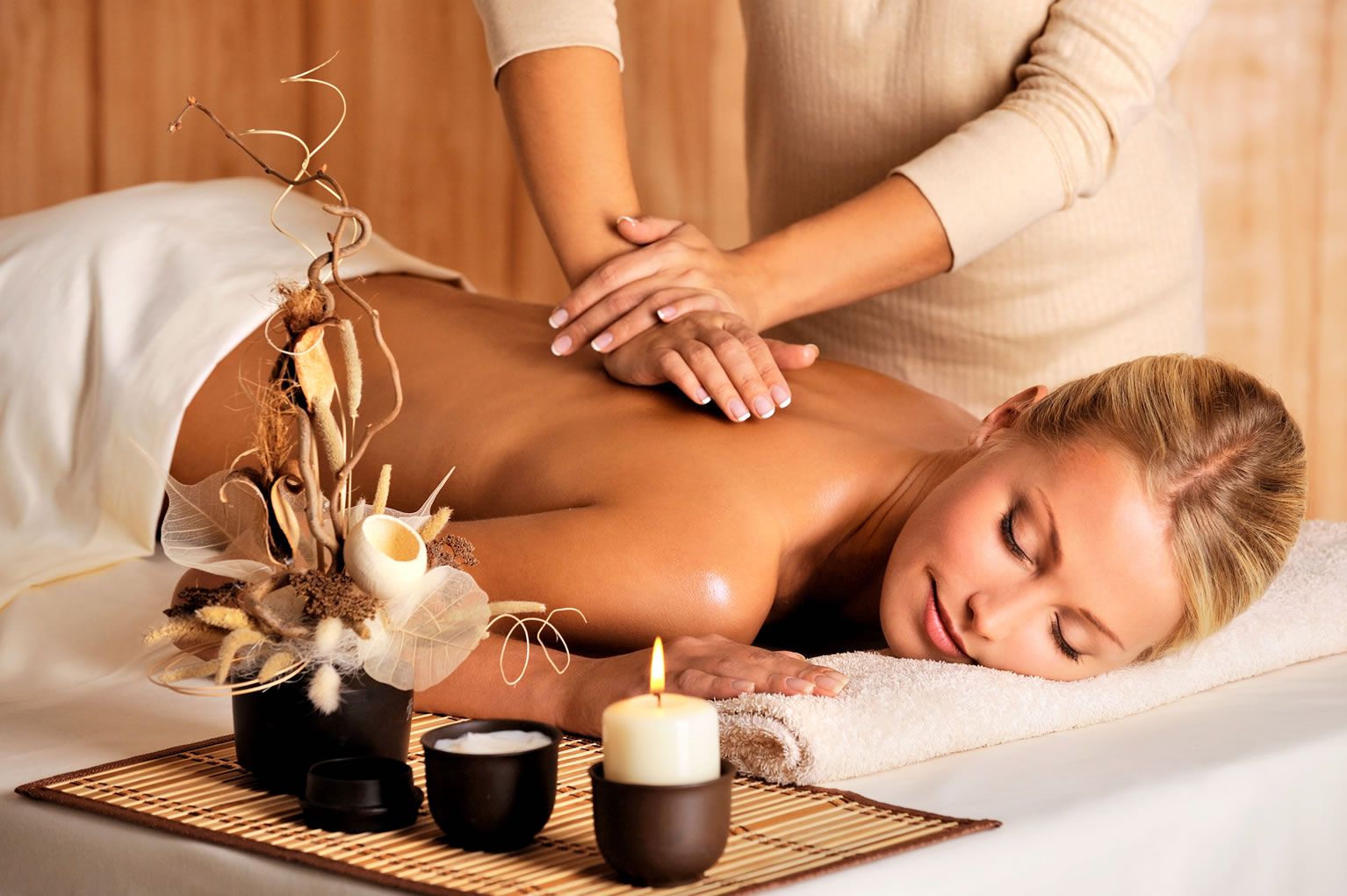 Massage nghĩa là gì ? Các công dụng của việc Massage